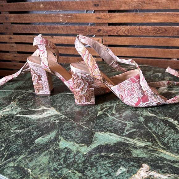 Nine West Tapestry block heels with ankle ties 8.5 comfortable! - Picture 5 of 9